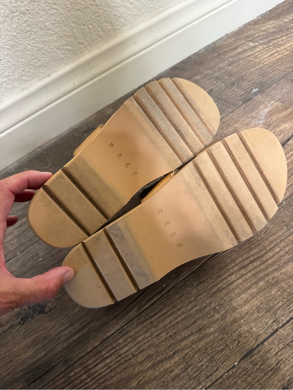 Reef Cushion Vista Higher Platform Sandal in Natural Raffia. Sz 8. Worn once. - Picture 10 of 12